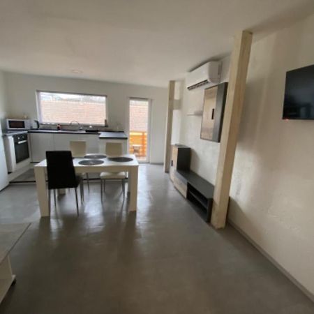 Pura Vida Hotel Zaječí Bagian luar foto